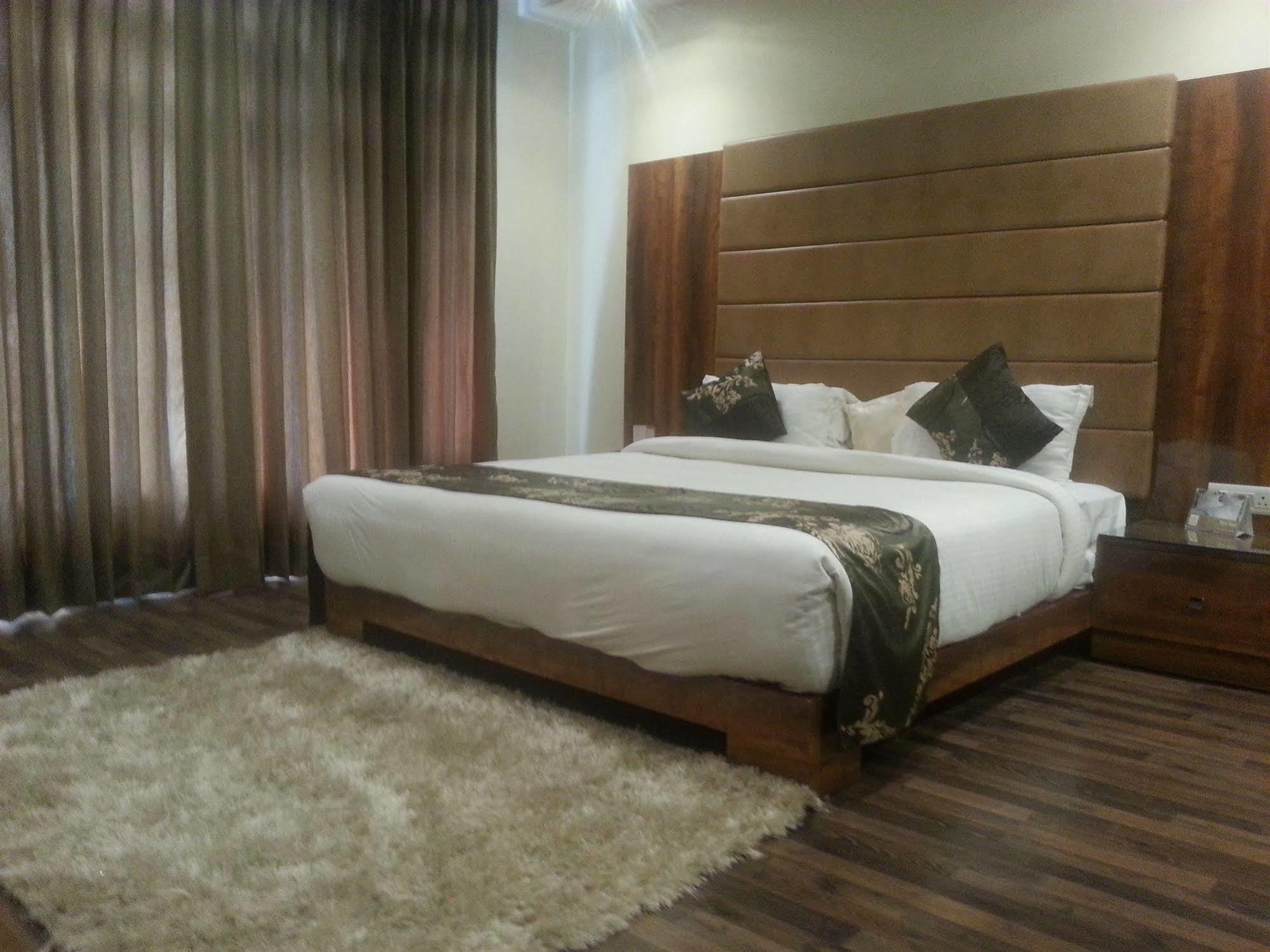 One Earth Avaas Hotel Амритсар Екстериор снимка